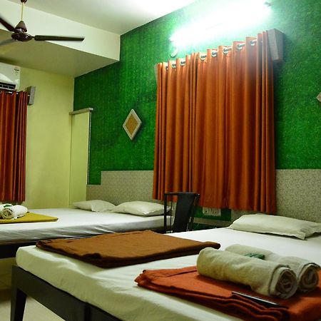 Hotel Madhava Shirdi Dış mekan fotoğraf