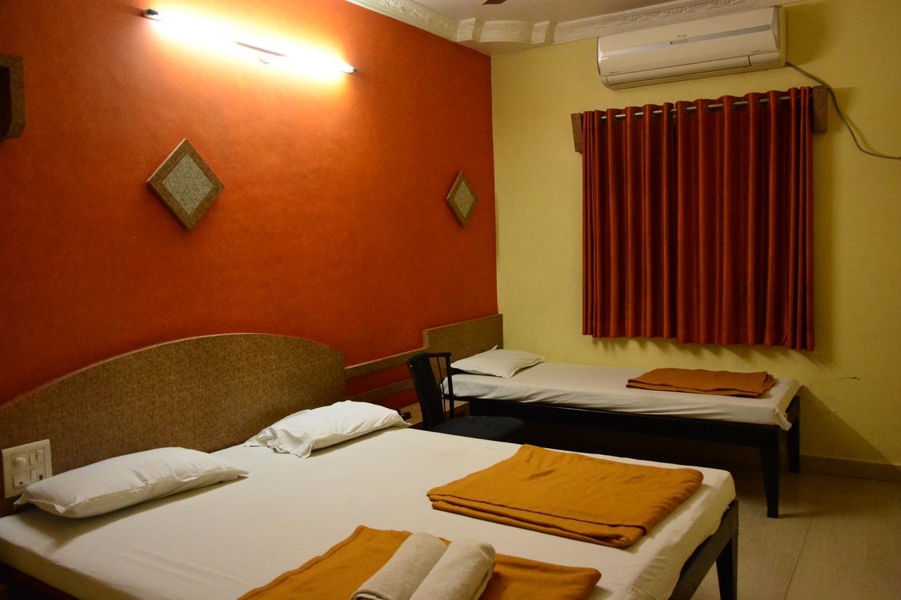 Hotel Madhava Shirdi Dış mekan fotoğraf