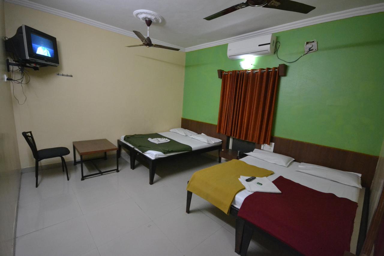 Hotel Madhava Shirdi Dış mekan fotoğraf